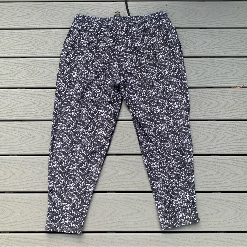 LULULEMON Jogger Cuff at hem Floral print Elastic waist Drawstring waist